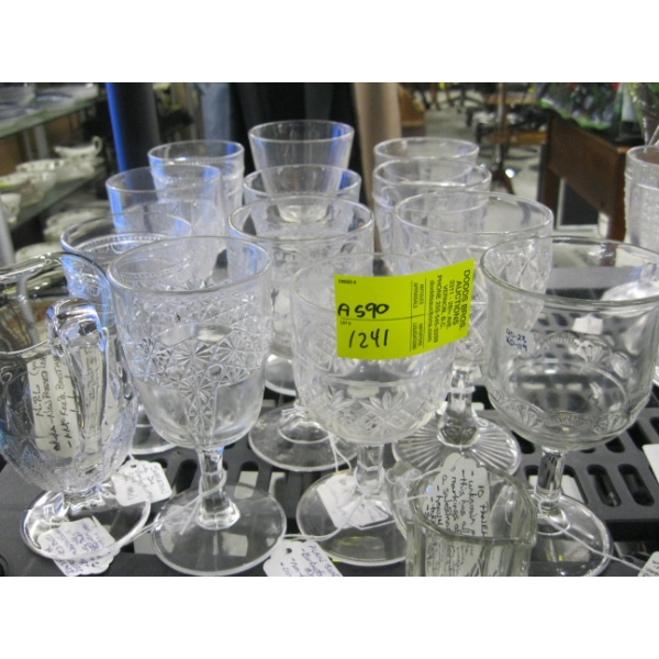 VINTAGE GLASSES & 2 CREAMERS