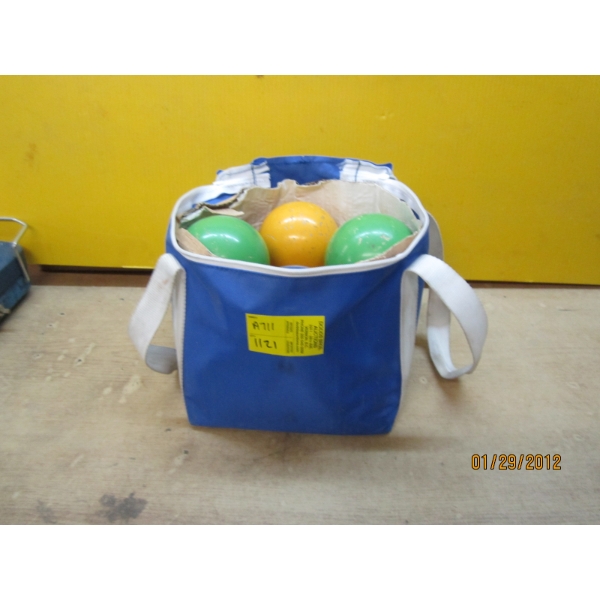 BOCCE BALL SET IN BLUE BAG
