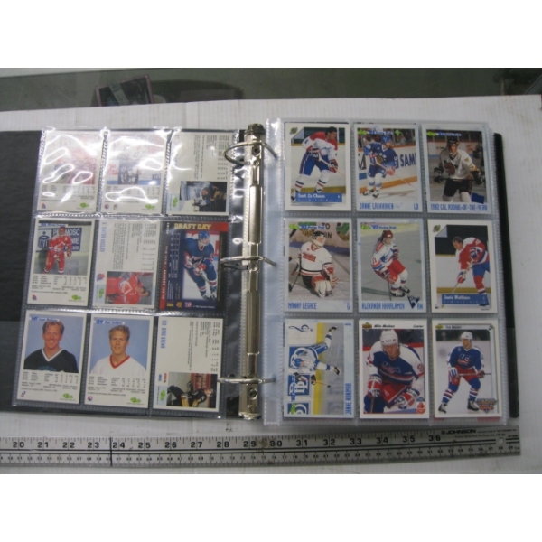 BINDER OF HOCKEY CARDS