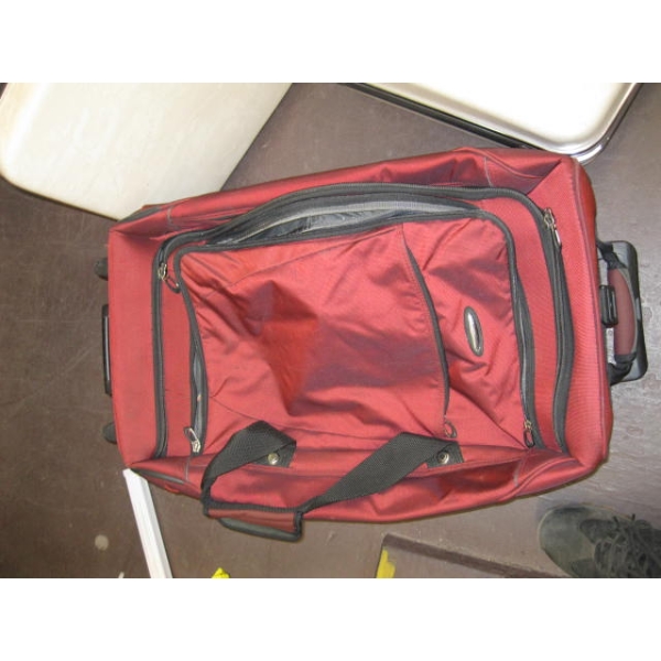 SUITCASE W/WHEELS