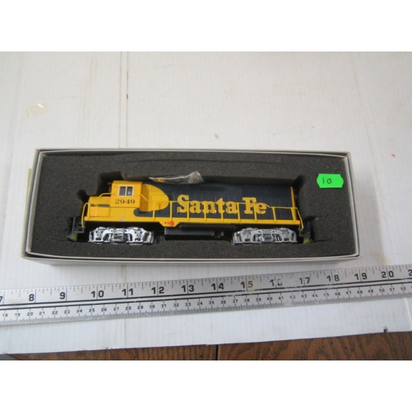 HO SCALE BACHMAN SANTA FE ENGINE