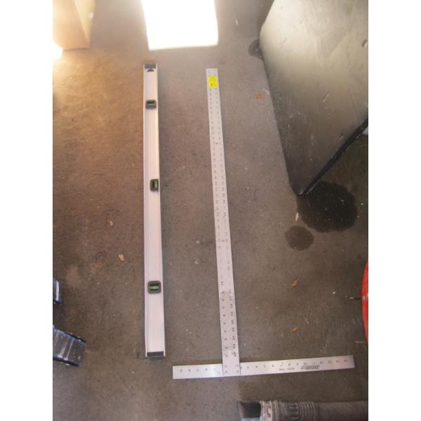 LEVEL & T SQUARE