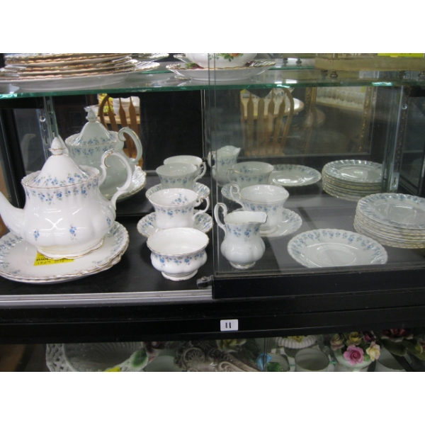 ROYAL ALBERT MEMORY LANE CHINA INCLUDING TEAPOT