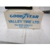 Image 3 : MICHELIN MAN RADIO & A GOODYEAR WRITING PAD