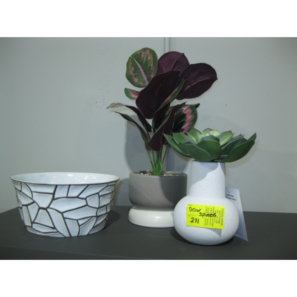 3 PIECES OF DÉCOR