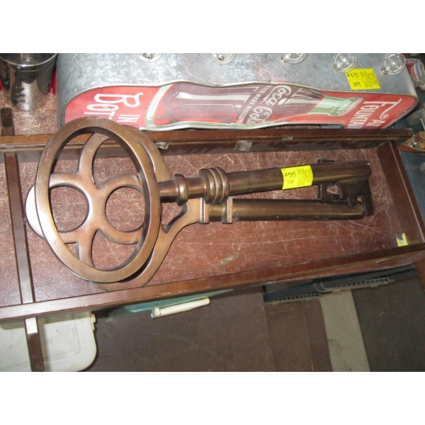WALL MOUNT PLATE STAND & 2 LG. STEEL DECORATIVE KEYS