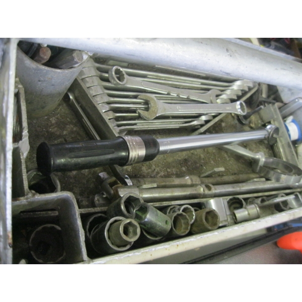 TOOL TOTE W/ASST. TOOLS: MASTERCRAFT TORQUE WRENCH, SOCKETS, WRENCHES, ETC.