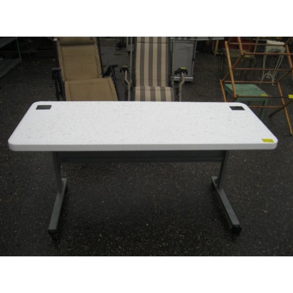 PLASTIC FOLD UP COMPUTER DESK