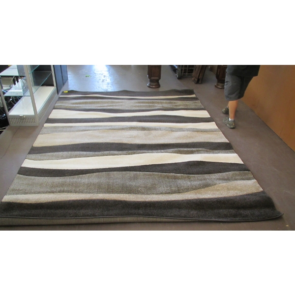 APPROX. 7'10"X10' AREA CARPET