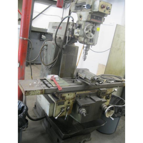 LG. TOS KURIM FINESA MILLING MACHINE, 3 PHASE 220V W/DRAWER OF BITS