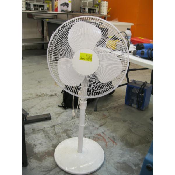 WHITE FLOOR FAN