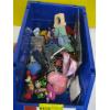 Image 8 : 2 CONTAINERS OF MISC. OIL LANTERN, KEYCHAINS, CONDIMENT SET, ETC.