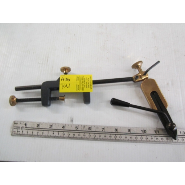 FLY TYING VISE