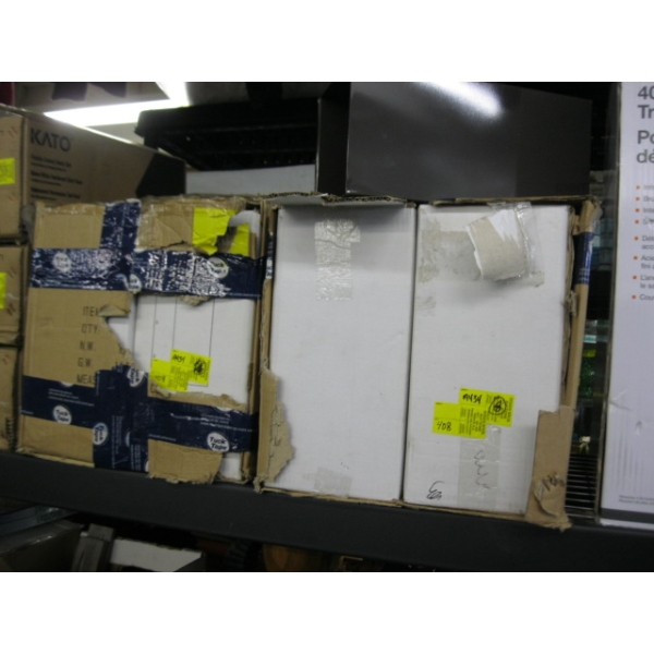LG. LOT OF NEW WALL MOUNT LIGHT FIXTURES 