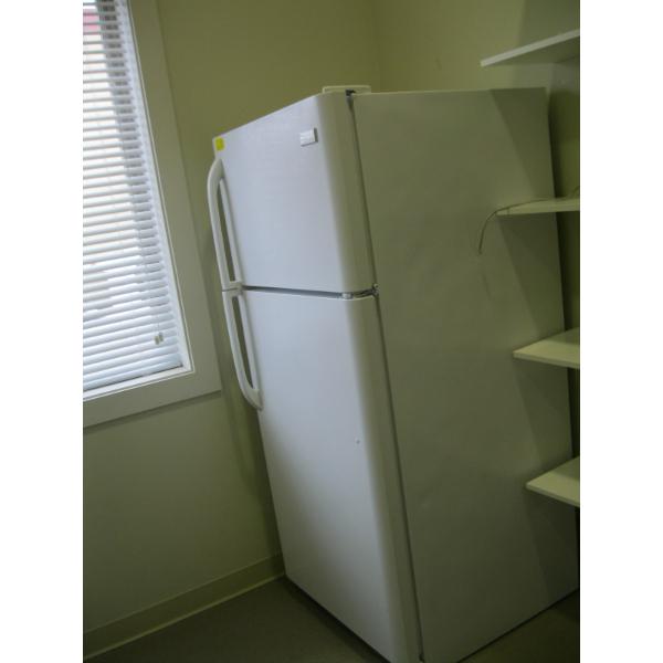 FRIGIDAIRE WHITE 2 DOOR FRIDGE