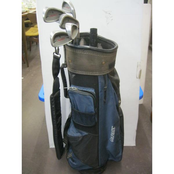 RIGHT HANDED SPALDING IRONS IN BLUE & BLACK BAG