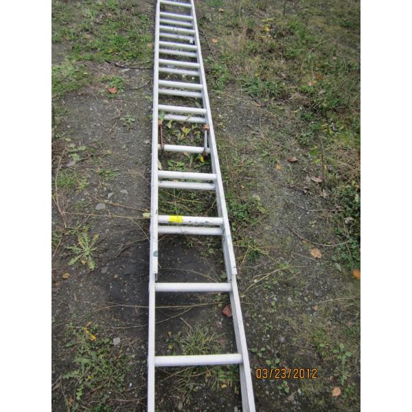24' ALUMINUM EXTENSION LADDER