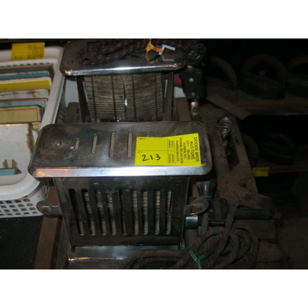 2 VINTAGE TOASTERS