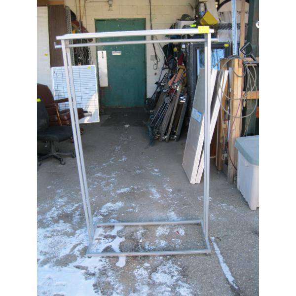 METAL CLOTHES RACK