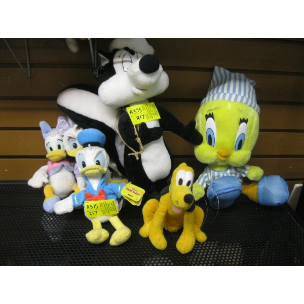 STUFFED ANIMAL FIGURINES: DONALD DUCK, PLUTO, TWEETYBIRD PEPP LE PEW