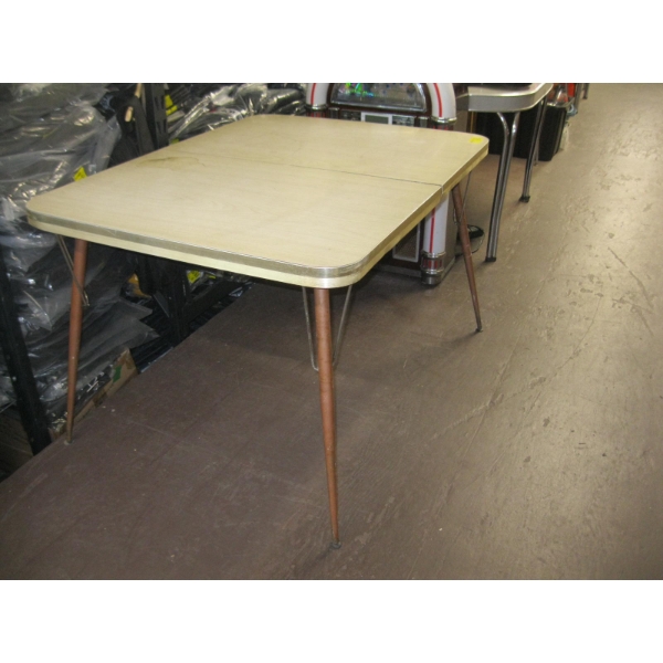 ARBORITE DINETTE TABLE W/ 2 LEAFS