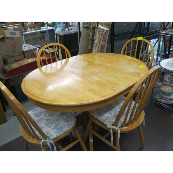 OAK DINING TABLE W/4 CHAIRS & SINGLE LEAF