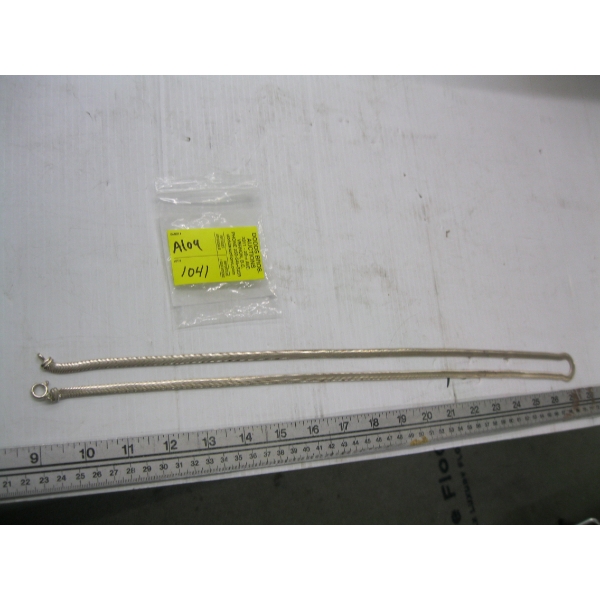 SILVER SERPENTINE NECKLACE