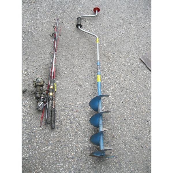 ICE AUGER & 2 FISHING RODS & REELS