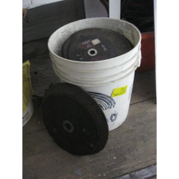 5 GALLON BUCKET W/ASST. CUTTING DISCS, ETC.