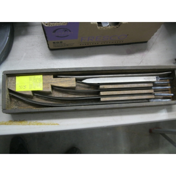 CASED SET OF MOUND METAL SCRAPING TOOLS