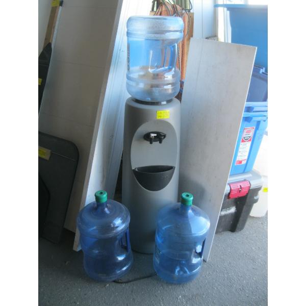 WATER DISPENSER & 2 PLASTIC BOTTLES