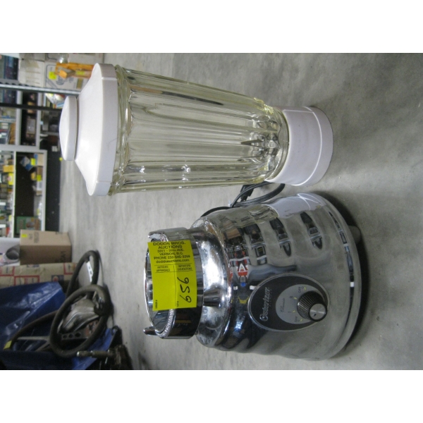  OSTER  BLENDER BASE & A BLENDER TOP THAT DOESN'T FIT THE BASE