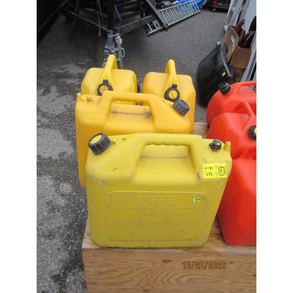 4 DIESEL FUEL CANS