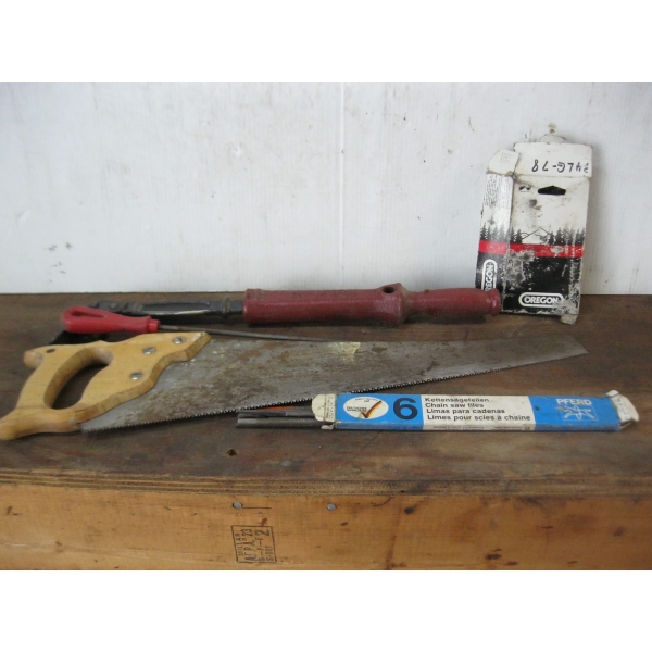 2 HANDSAWS, LEVEL SQUARE, NAIL PULLER