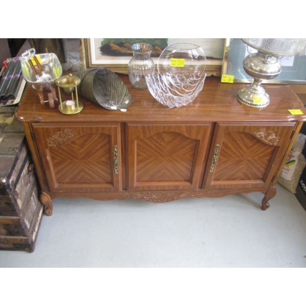 2 DOOR SIDEBOARD