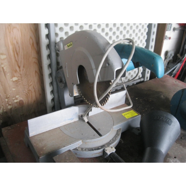 MAKITA COMPOUND MITER SAW