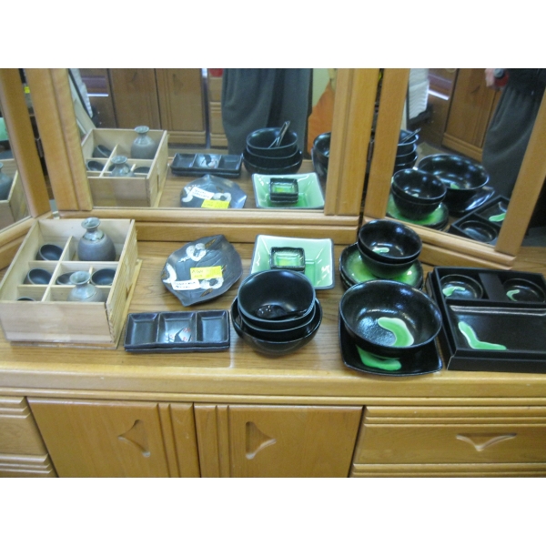 JAPANESE POTTERY DISHES