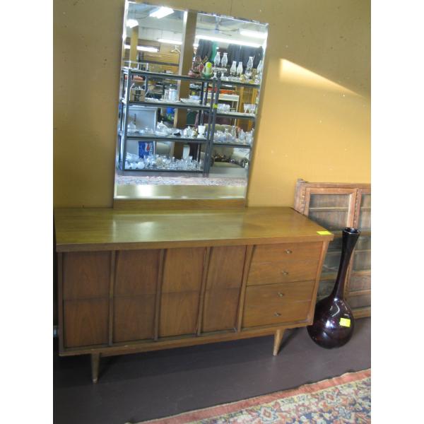 MATCHING 4 DRAWER MIRRORED DRESSER