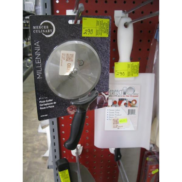 5" PIZZA CUTTING WHEEL & A PERFECT 10 SPATULA