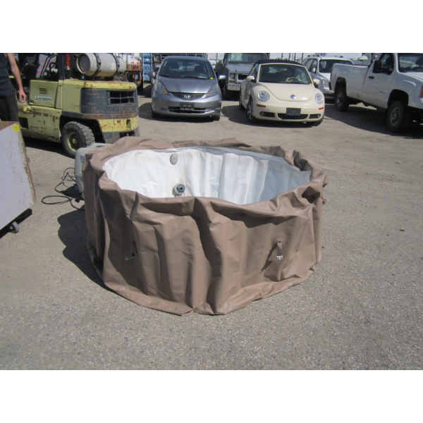 APPROX. 4' INFLATIBLE HOT TUB WCOVER & PUMP, NO HOSES