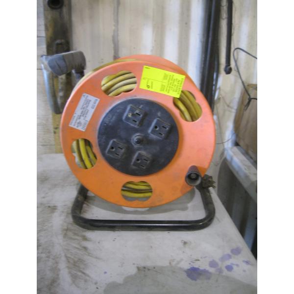 EXTENSION CORD ON ROLLER