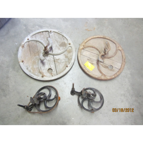 2 VINTAGE WASHING MACHINE COVERS & 2 SEWING MACHINE ACCESS.