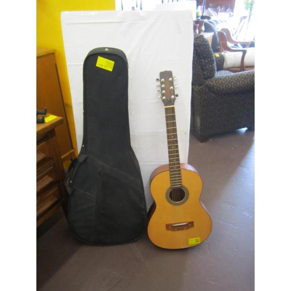 7 STRING GUITAR W/CASE