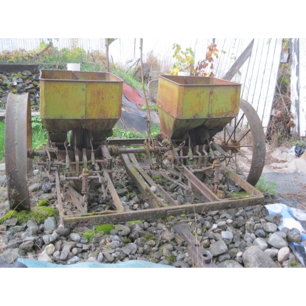 LG. YARD ART SEEDER