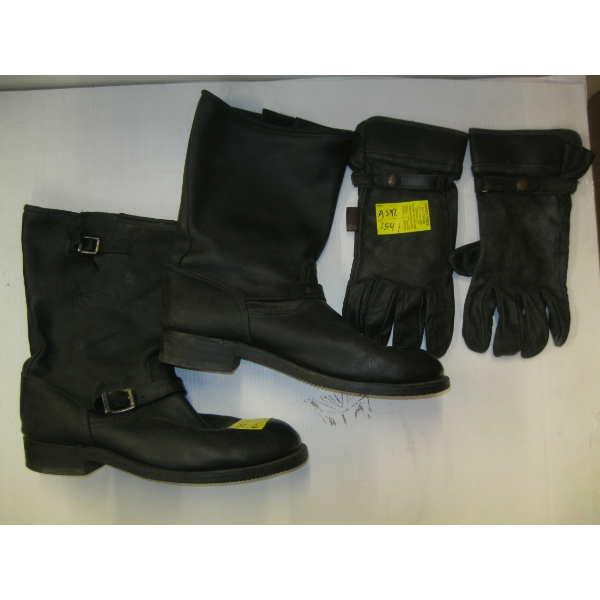 PAIR OF HARLEY DAVIDSON SZ 13 BOOTS & A PAIR OF LEATHER GLOVES