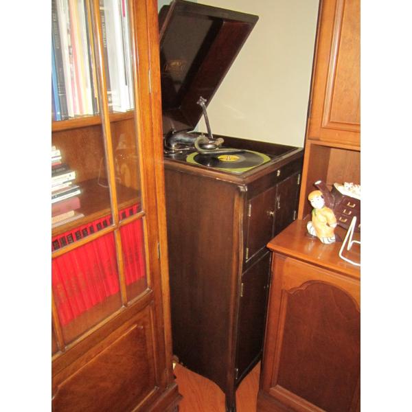 VICTROLA GRAMOPHONE