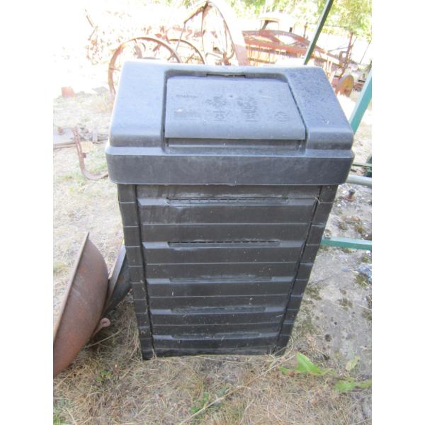 PLASTIC GARDEN COMPOST BIN