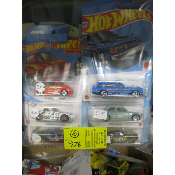10 NEW HOTWHEELS CARS