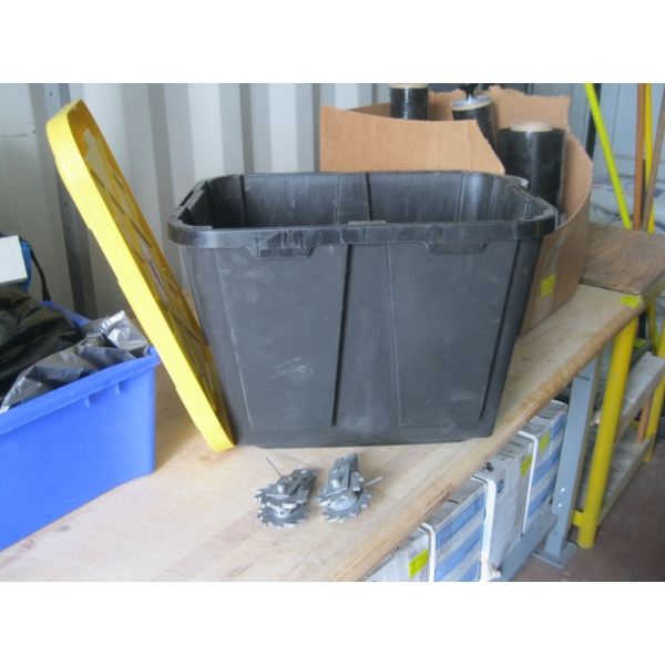 WIRE FENCE STRAIGHTENERS