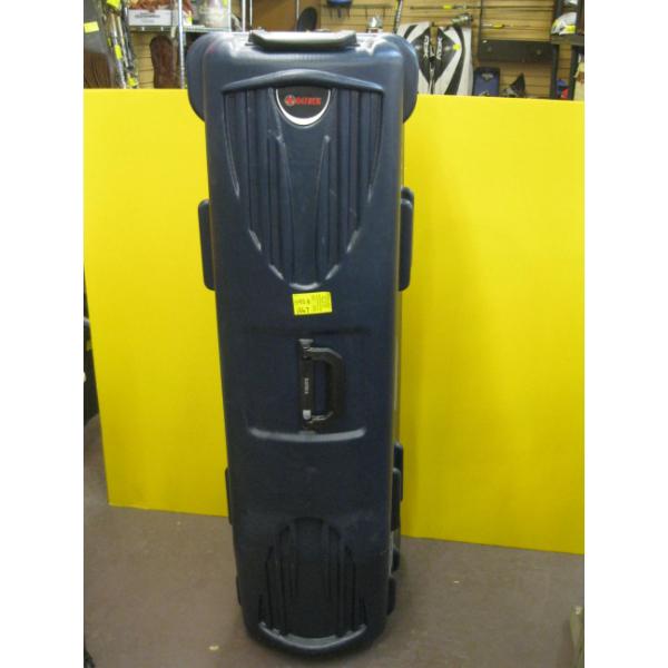 DAYTREK HARDSHELL GOLF BAG W/CLUBS, RETRIEVER & UMBRELLA